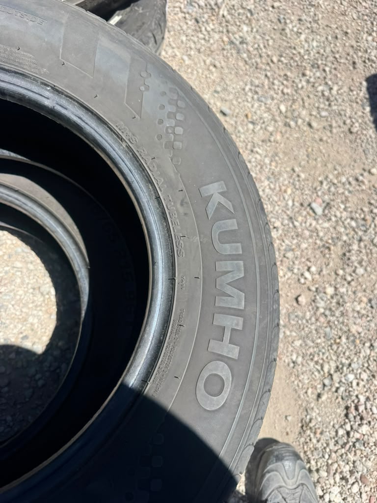 215/65R15 Pair (2 Used Tires) Kumho Solus