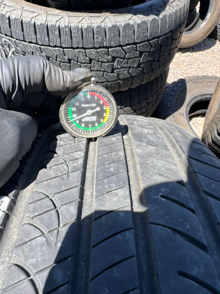 235/45R18  Pair (2 Used Tires) Vantage UHP