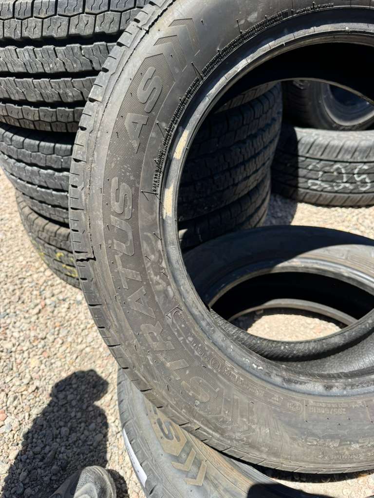 205/60R16 Pair (2 Used Tires) Mastercraft Stratus