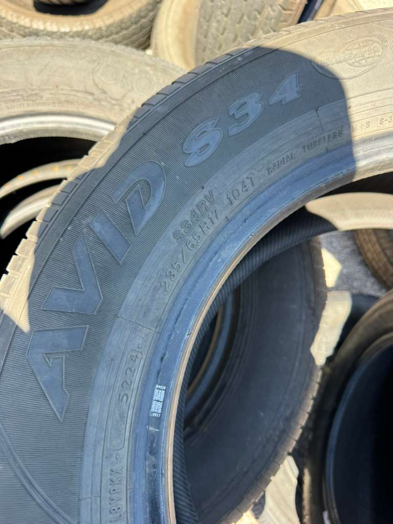 235/65R17 Set (4 Used Tires) Yokohama Avid S38