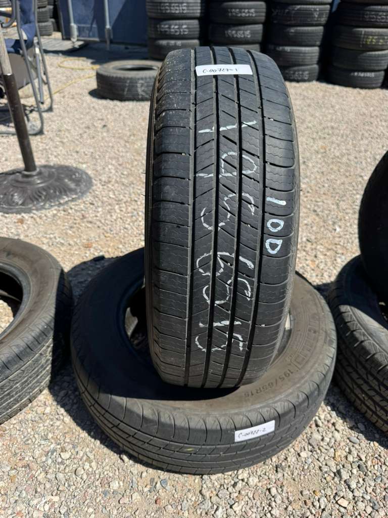 195/65R15 Pair (2 Used Tires) Michelin Defender
