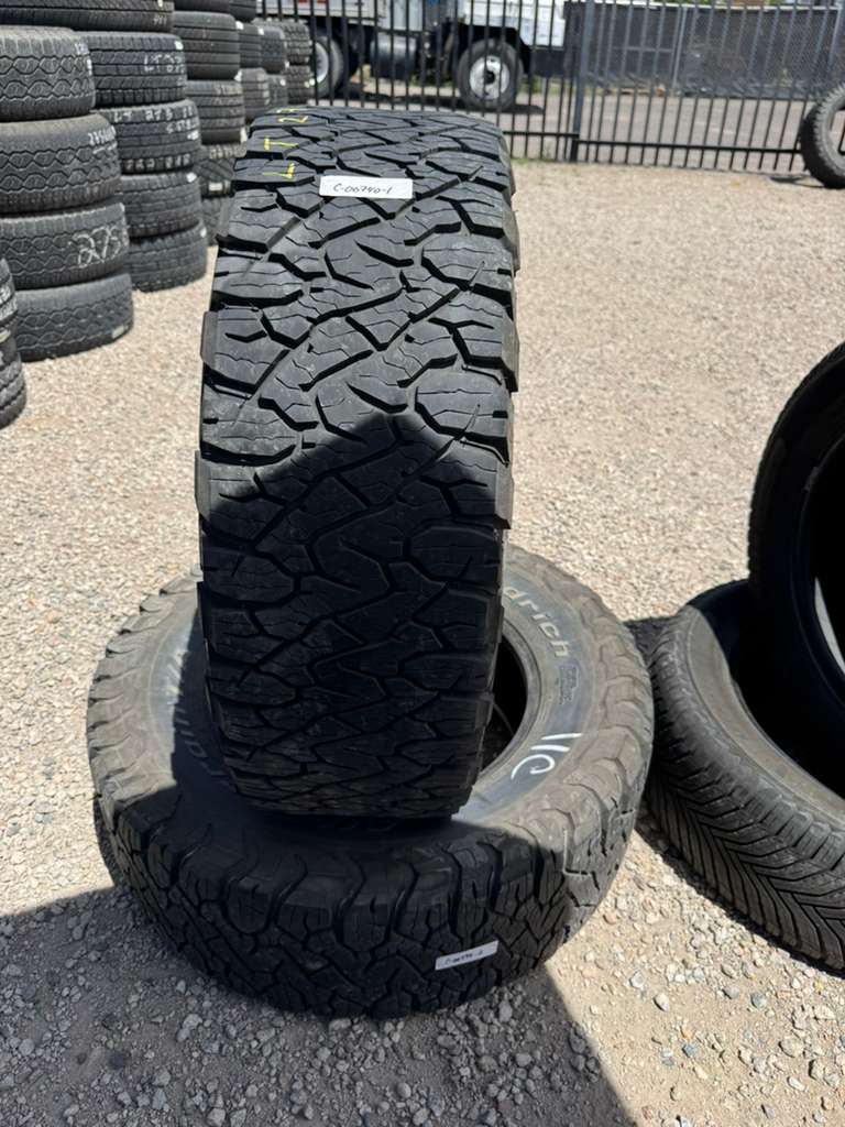 LT275/65R18 Pair (2 Used Tires) Bfgoodrich KO3