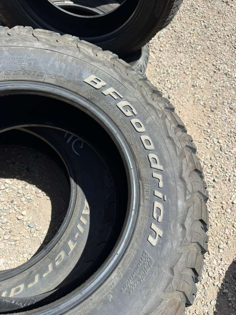 LT275/65R18 Pair (2 Used Tires) Bfgoodrich KO3