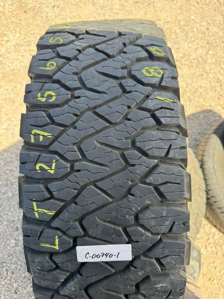 LT275/65R18 Pair (2 Used Tires) Bfgoodrich KO3