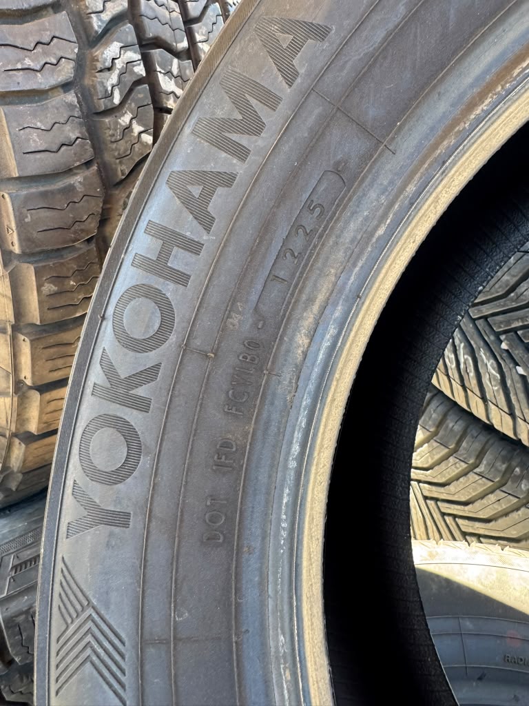 225/60R17 Pair (2 Used Tires) Yokohama Avid Ascend GT