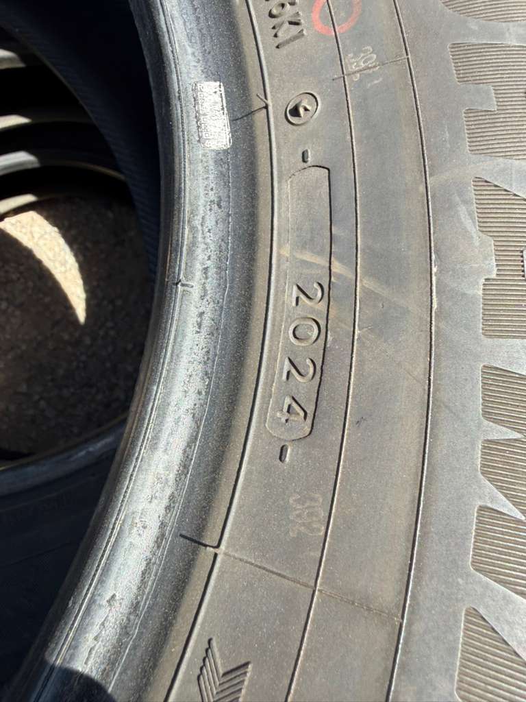 225/60R18 Set (4 Used Tires) Yokohama YKCTX