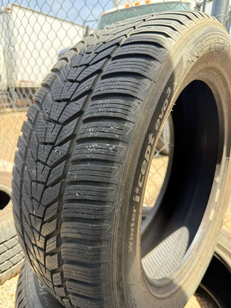 255/55R20 Pair (2 Used Tires) Hankook Winter i*cept