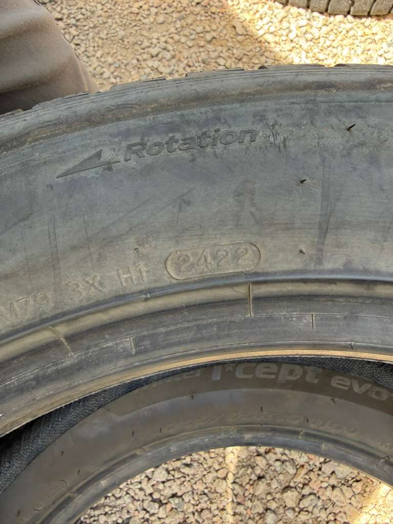 255/55R20 Pair (2 Used Tires) Hankook Winter i*cept