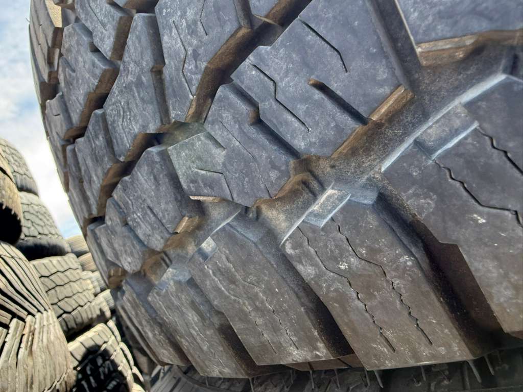 LT275/70R18 Set (4 Like New Tires) Mazama Open Range AT plus