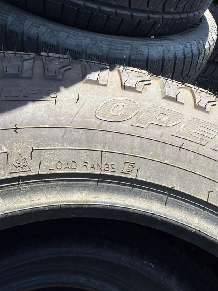 LT275/70R18 Set (4 Like New Tires) Mazama Open Range AT plus
