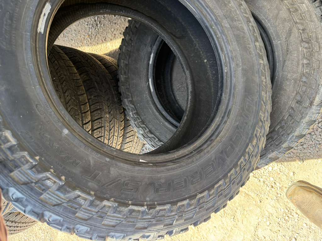 LT275/70R18 Pair (2 Used Tires) Cooper Discoverer ST Maxx