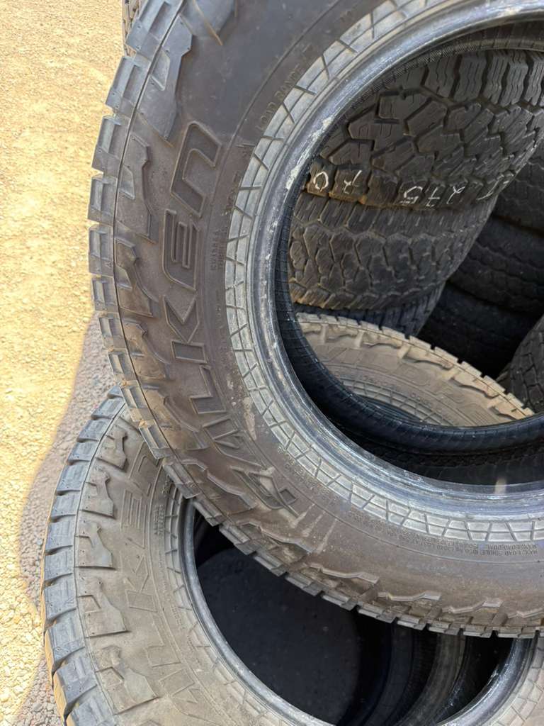 LT275/70R18 Set (4 Used Tires) Falken Wildpeak AT3W