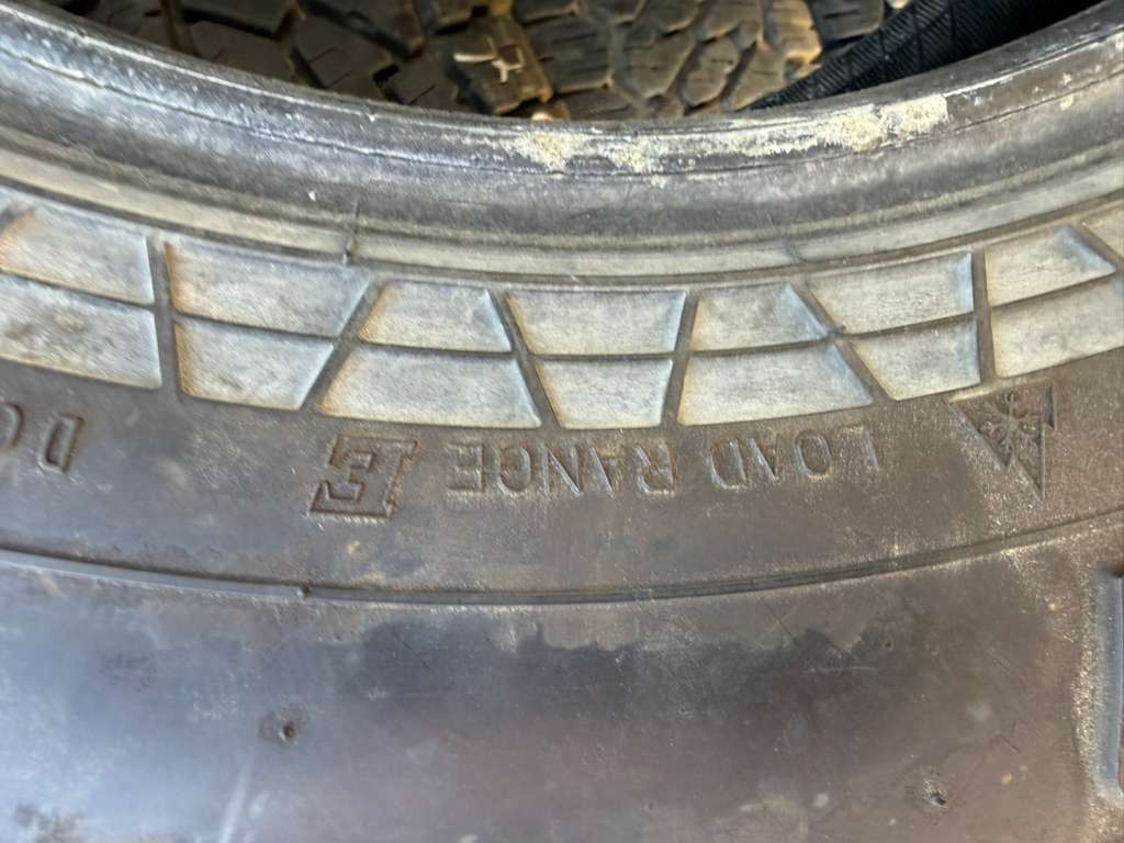LT275/70R18 Set (4 Used Tires) Falken Wildpeak AT3W