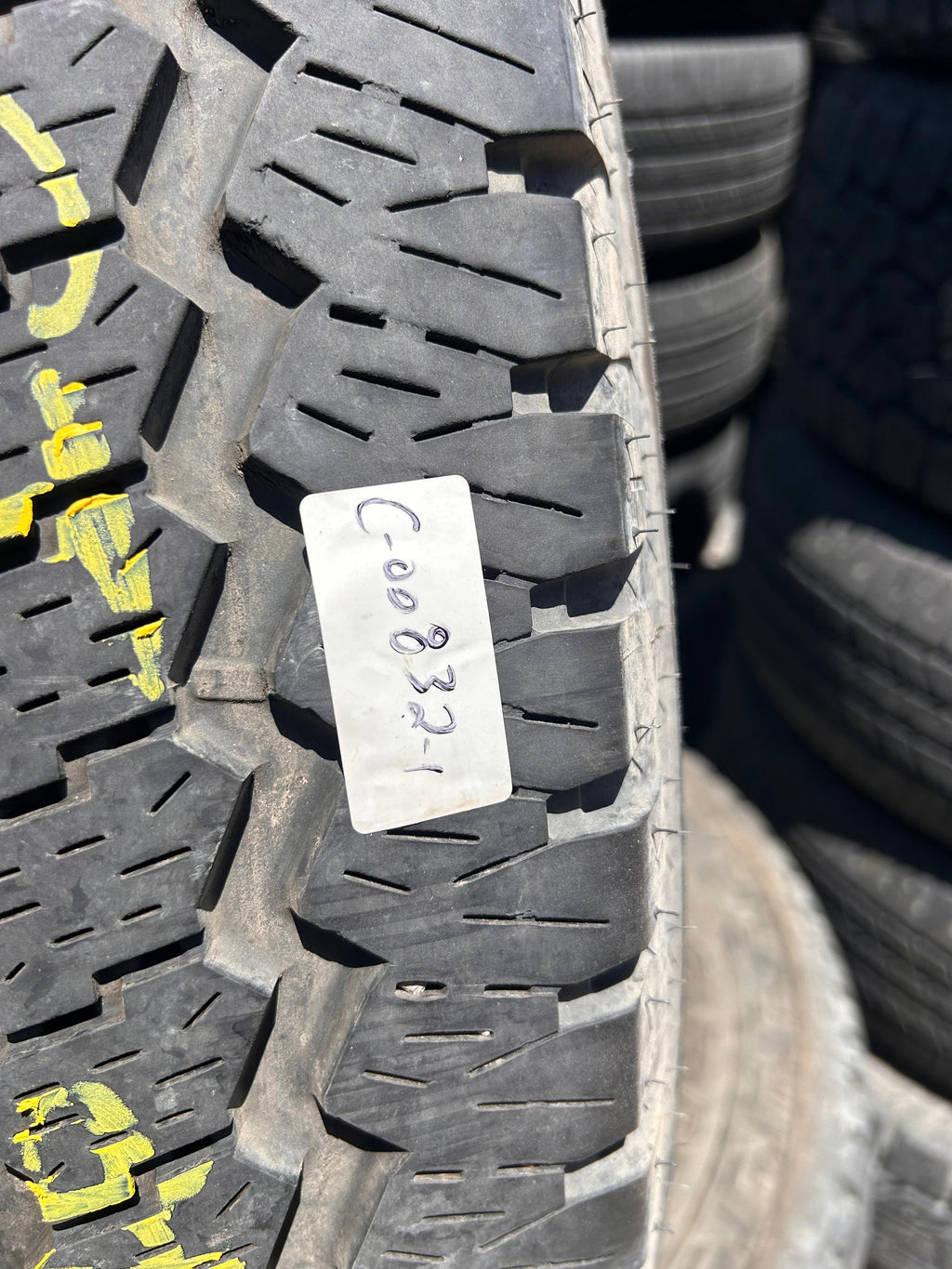 LT275/70R18 Set (4 Used Tires) Bridgestone Dueler AT
