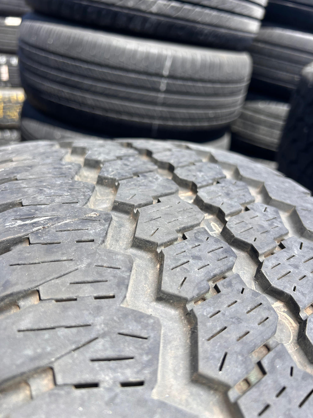 LT275/70R18 Set (4 Used Tires) Bridgestone Dueler AT