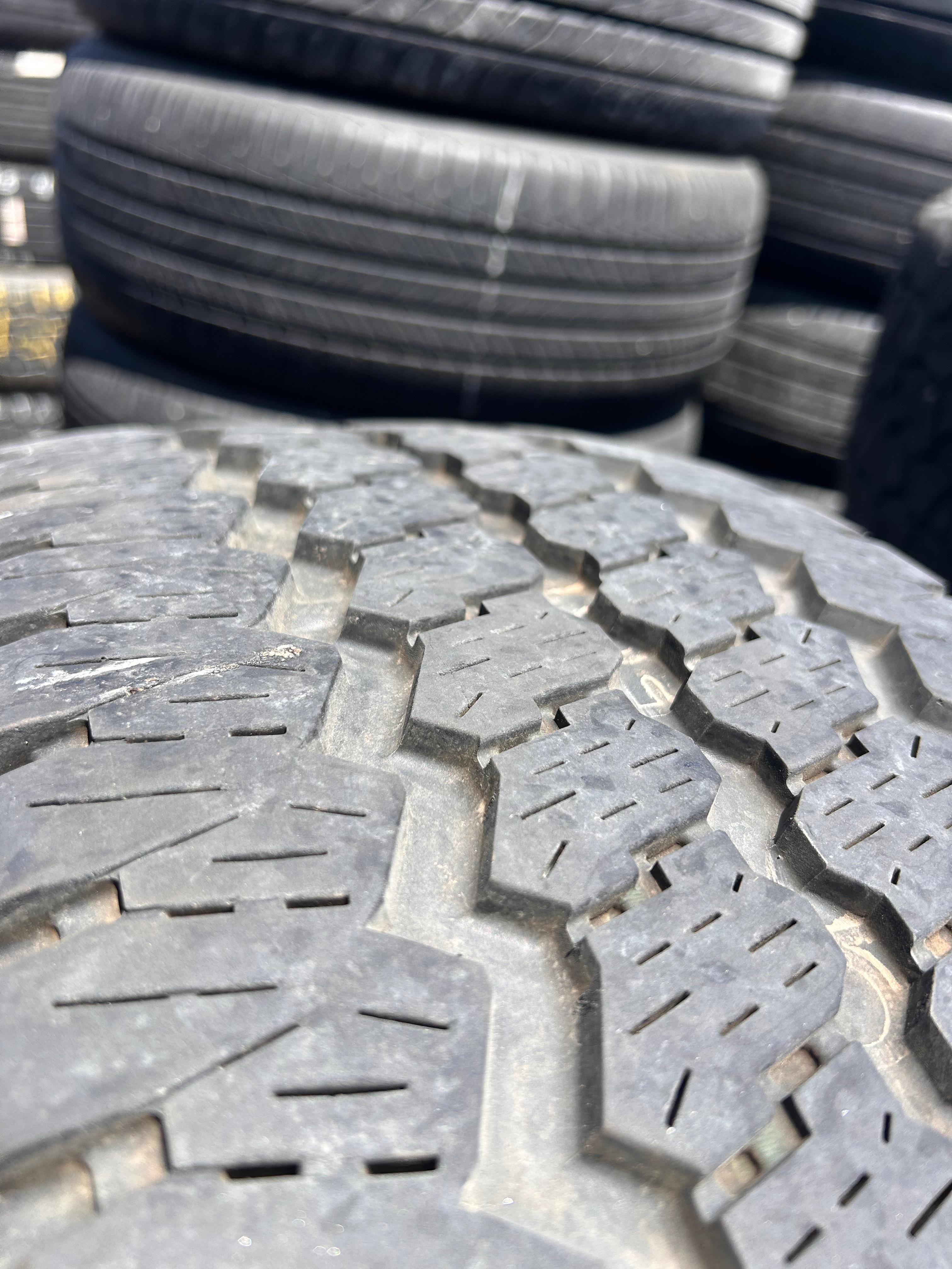 LT275/70R18 Set (4 Used Tires) Bridgestone Dueler AT