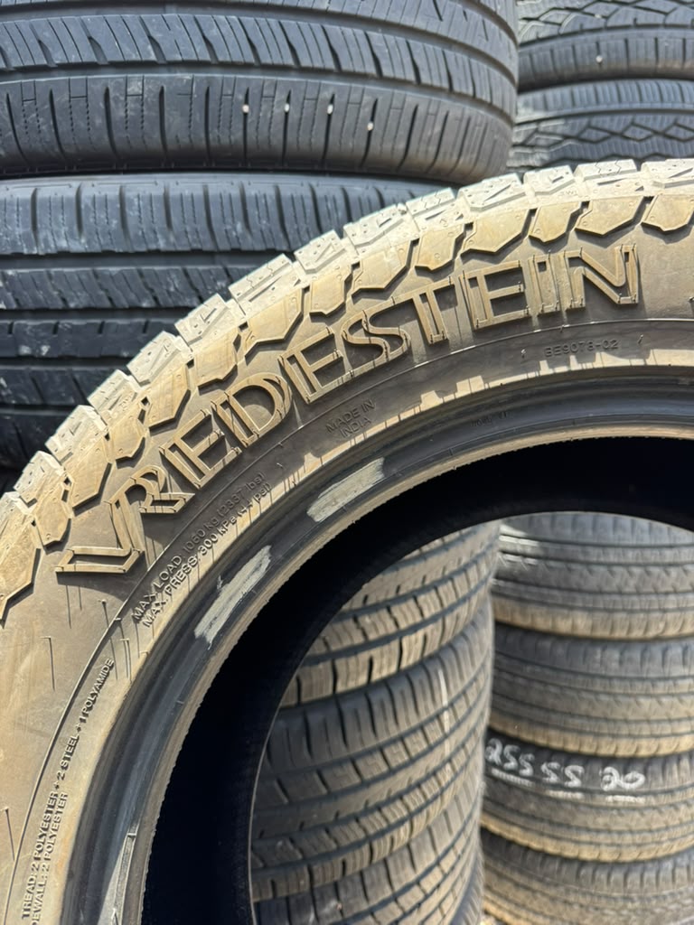 265/60R18 Set (4 Used Tires) Vredstein Pinza