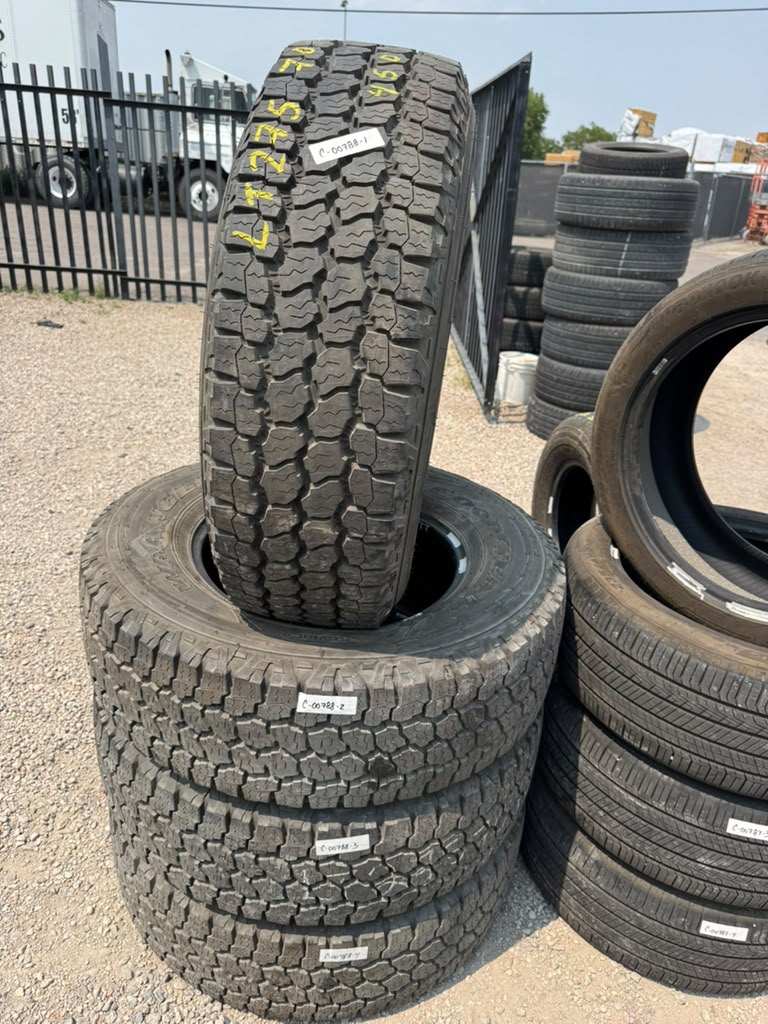 LT275/70R18 Set (4 Like New Tire!!) Goodyear Wrangler