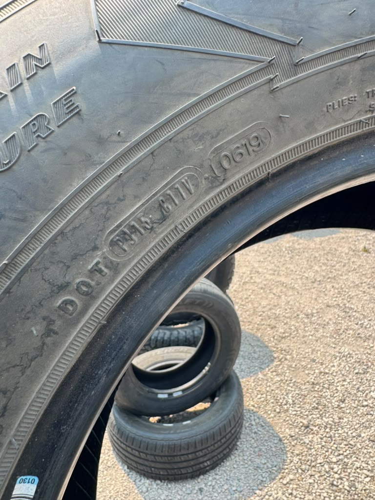 LT275/70R18 Set (4 Like New Tire!!) Goodyear Wrangler