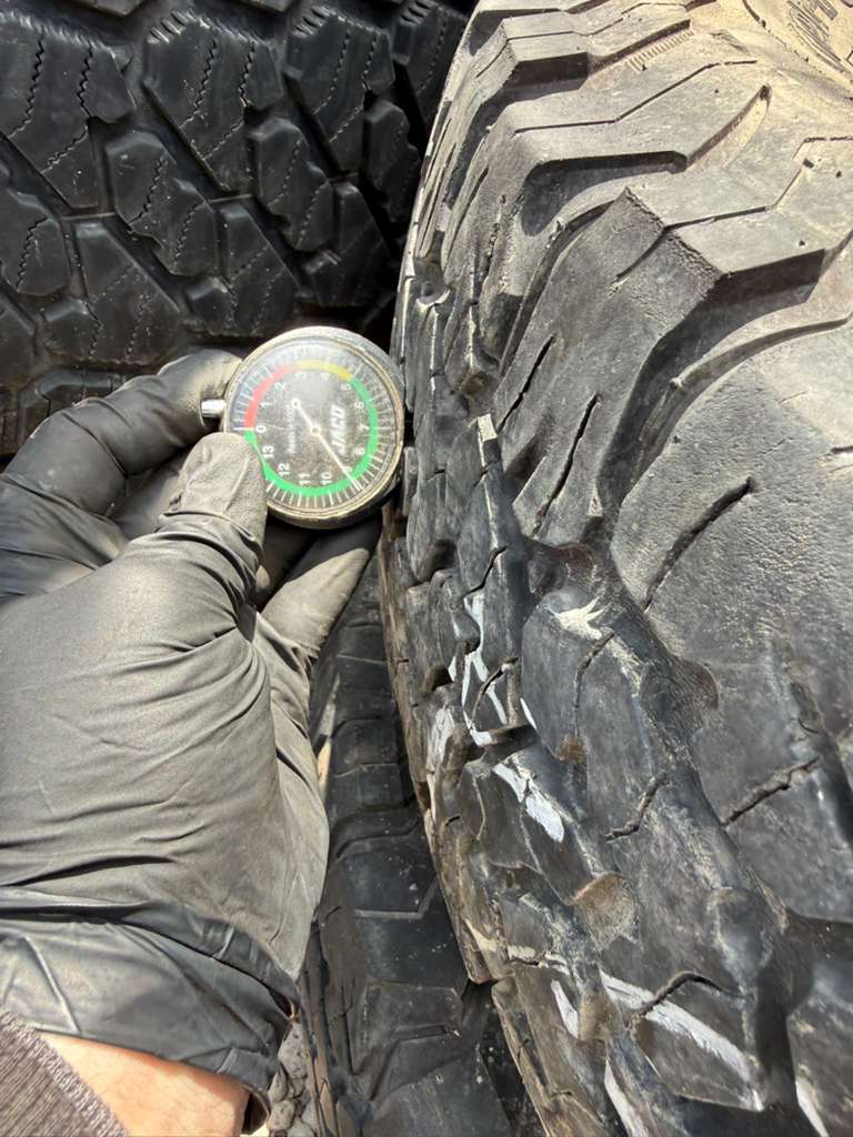LT255/70R17 Pair (2 Used Tires) Bfgoodrich K02