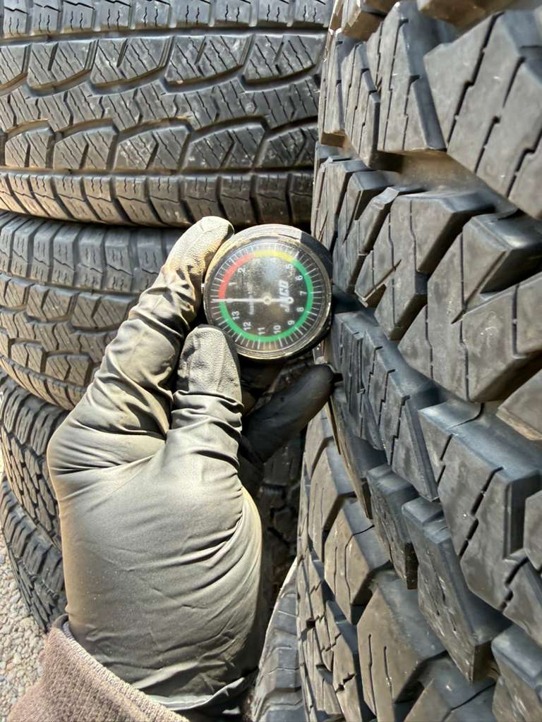 LT265/65R18 Pair (2 Like New) Hankook Dynapro Xtreme