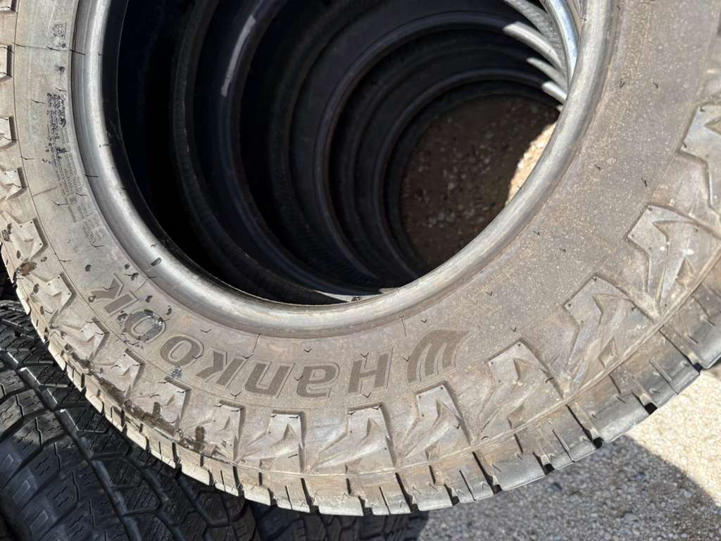 LT265/65R18 Pair (2 Like New) Hankook Dynapro Xtreme