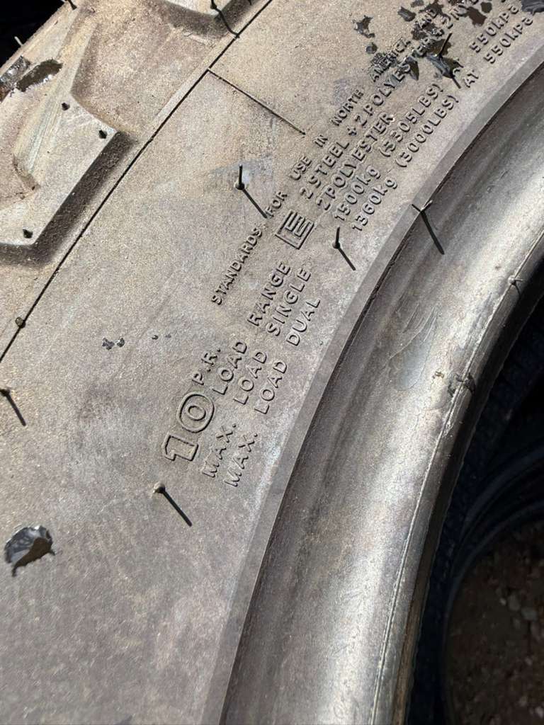 LT265/65R18 Pair (2 Like New) Hankook Dynapro Xtreme