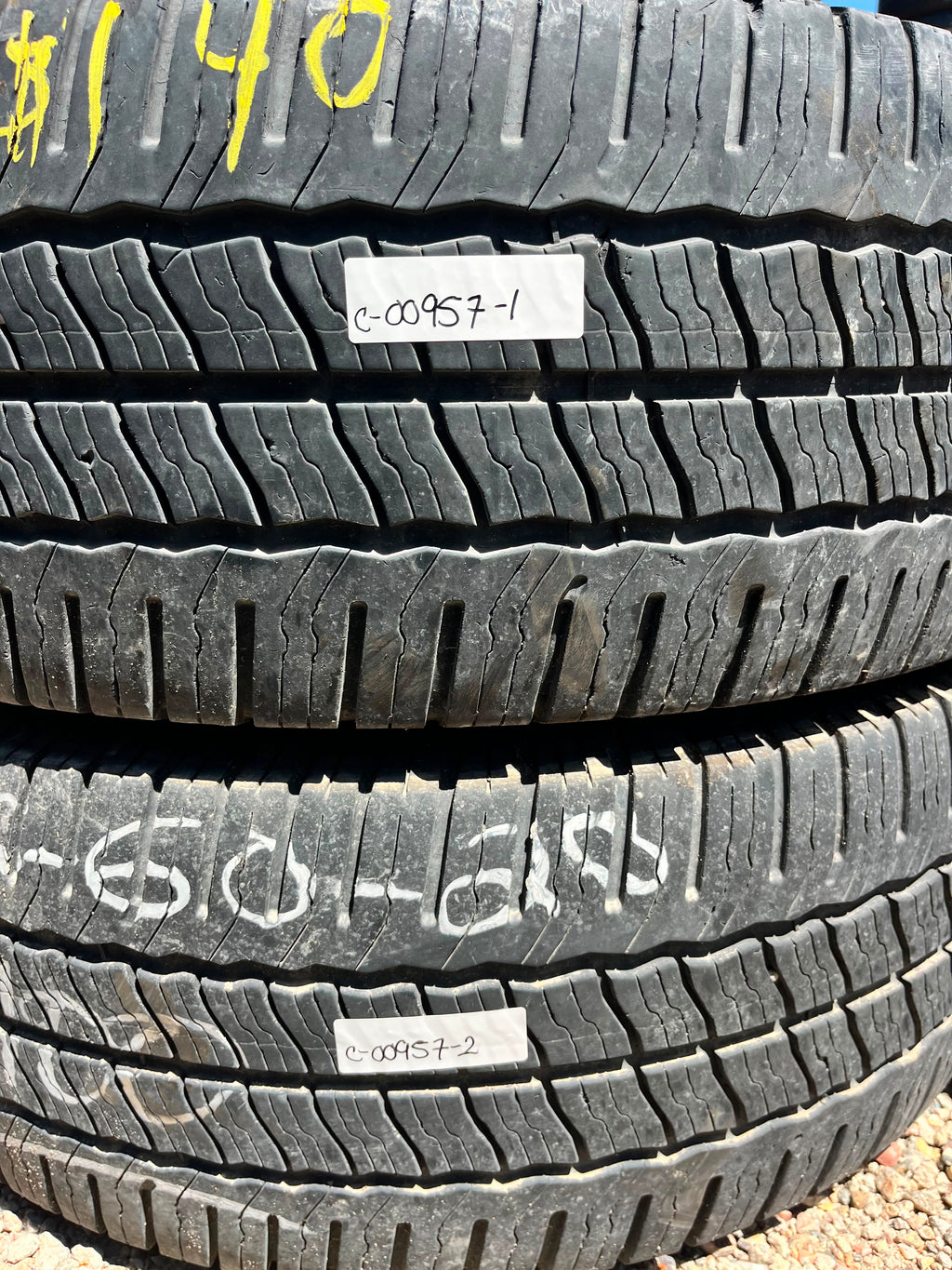 LT285/60R20 Pair (2 Used Tires) Michelín Agilis CrossClimate