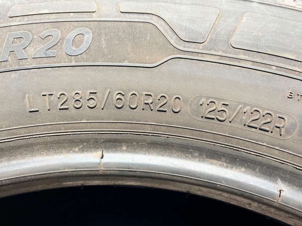 LT285/60R20 Pair (2 Used Tires) Michelín Agilis CrossClimate