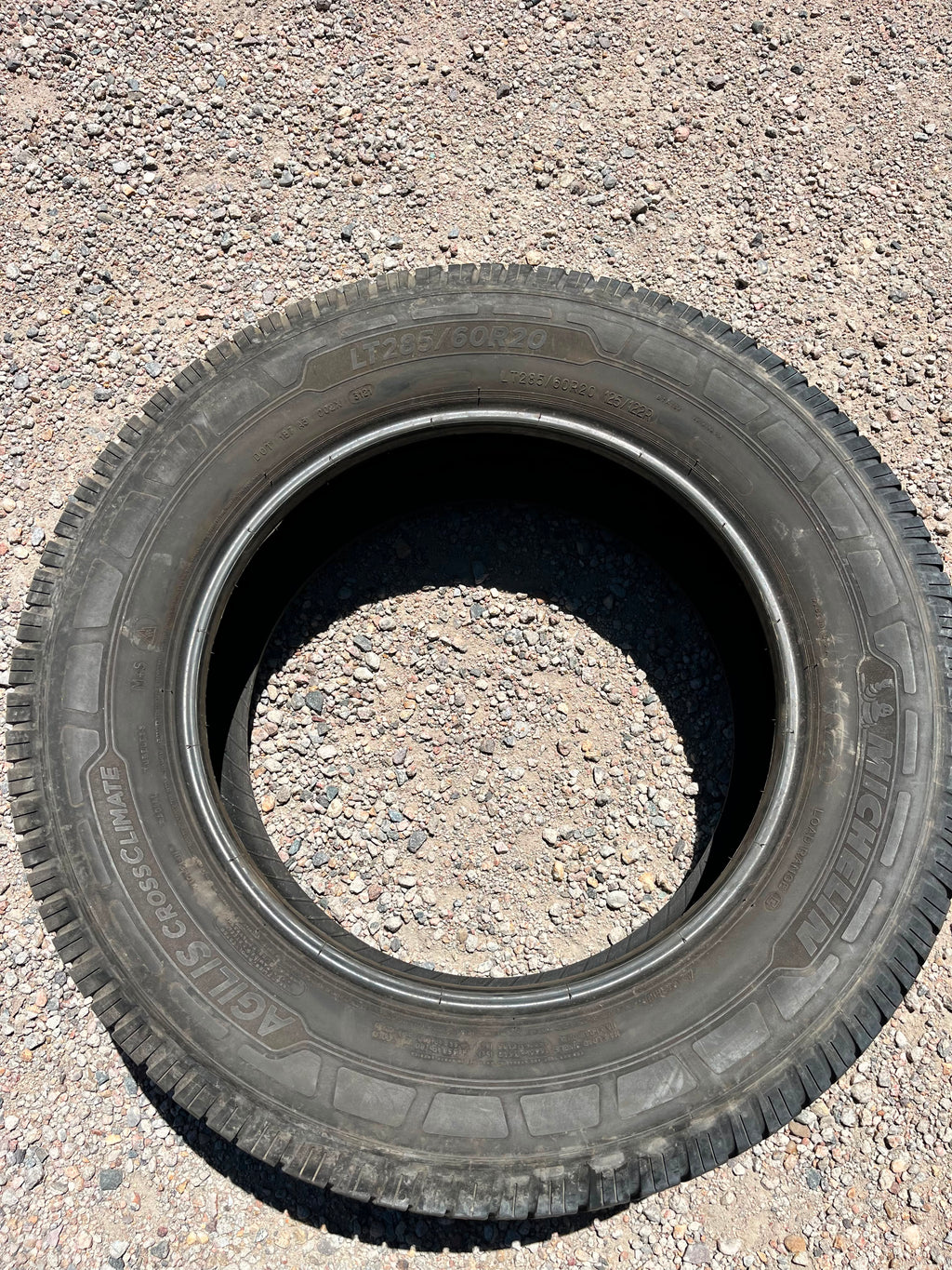 LT285/60R20 Pair (2 Used Tires) Michelín Agilis CrossClimate