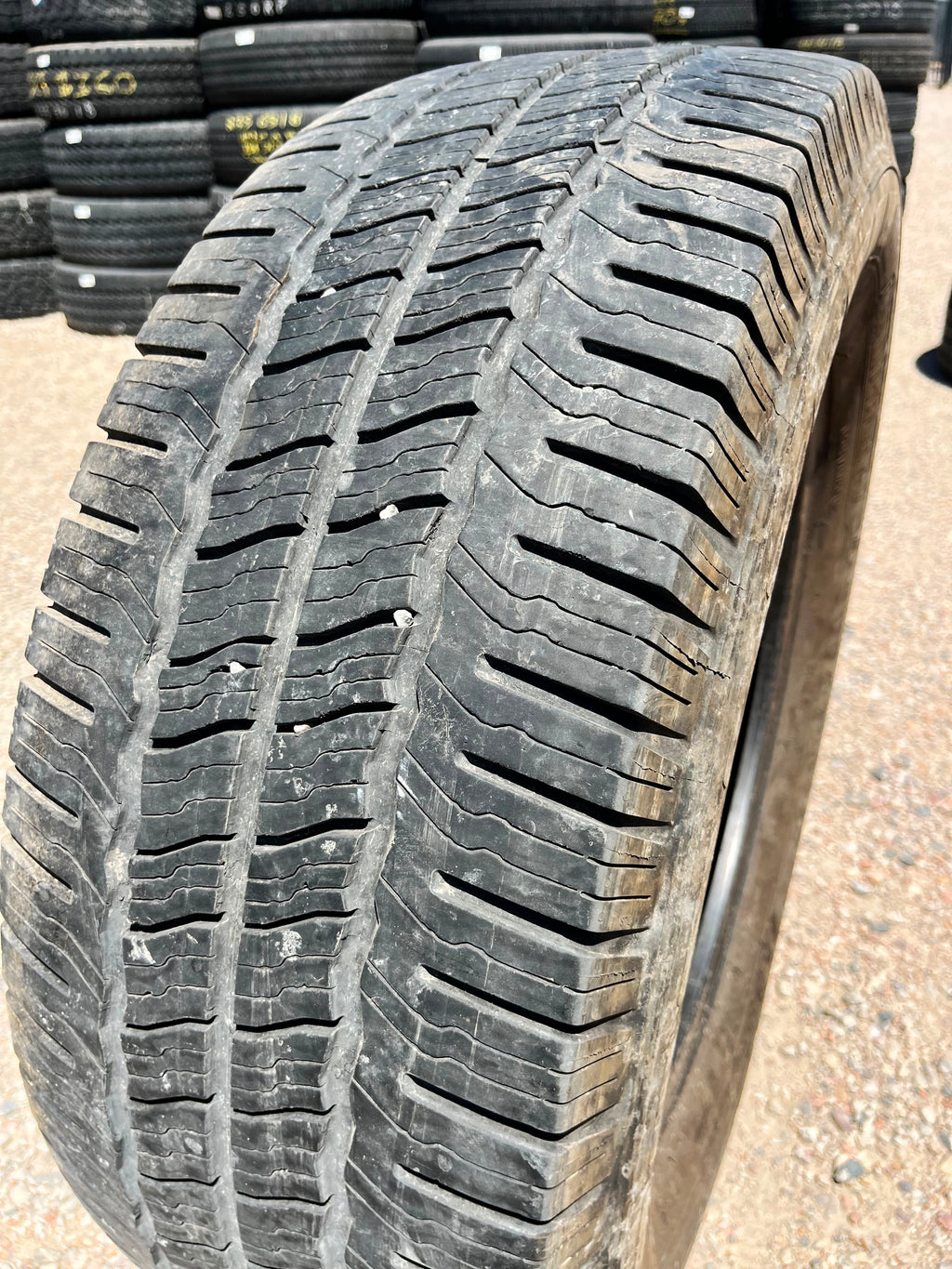 LT285/60R20 Pair (2 Used Tires) Michelín Agilis CrossClimate