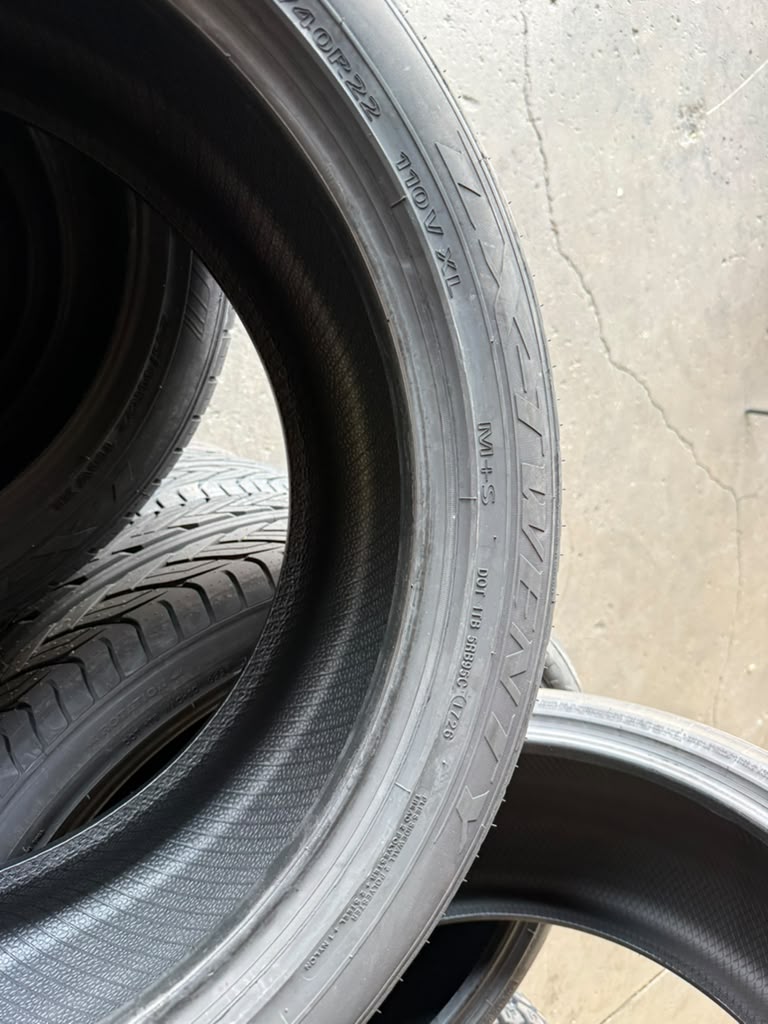 285/40R22 Set (4 Brand New Tires!!) Lexani LX-Twenty