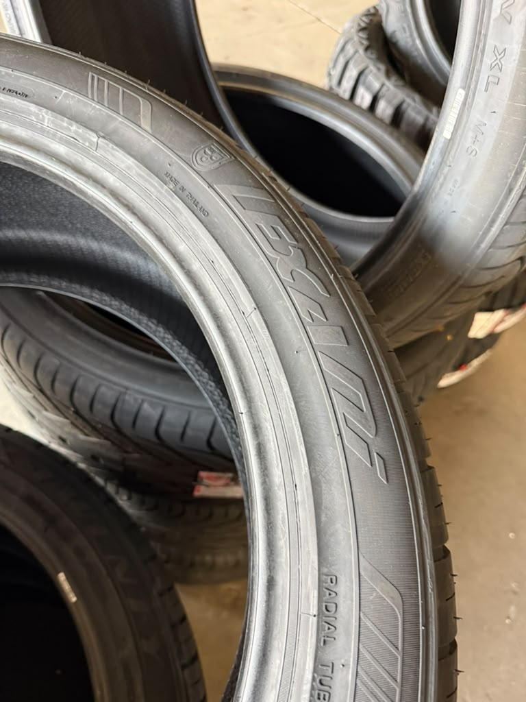 285/40R22 Set (4 Brand New Tires!!) Lexani LX-Twenty