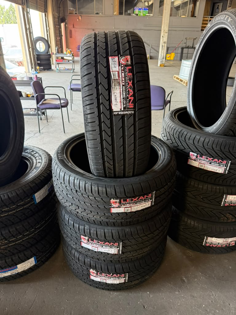 285/40R22 Set (4 Brand New Tires!!) Lexani LX-Twenty