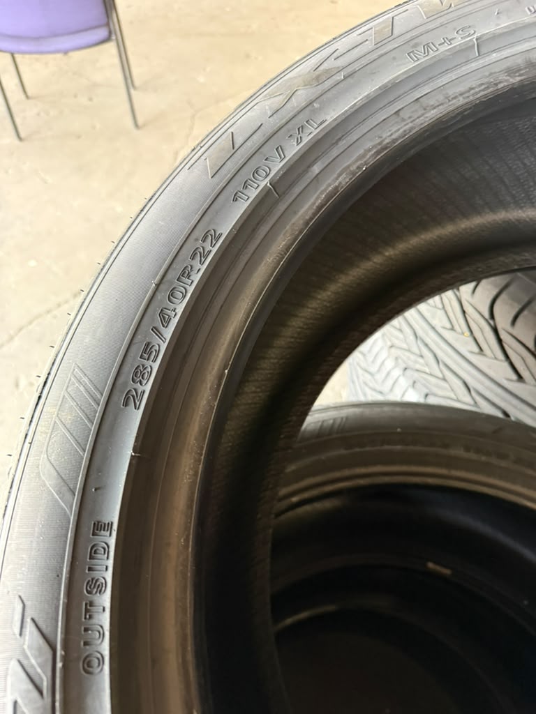285/40R22 Set (4 Brand New Tires!!) Lexani LX-Twenty