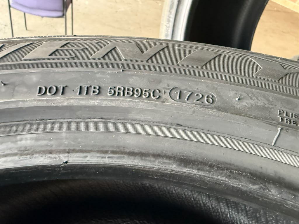 285/40R22 Set (4 Brand New Tires!!) Lexani LX-Twenty
