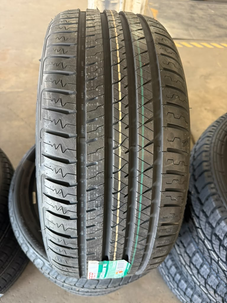 245/45R18 Set (4 Brand New Tires!!) Thunderer Mach 5