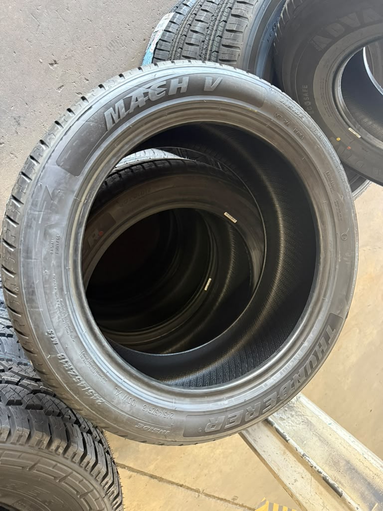 245/45R18 Set (4 Brand New Tires!!) Thunderer Mach 5
