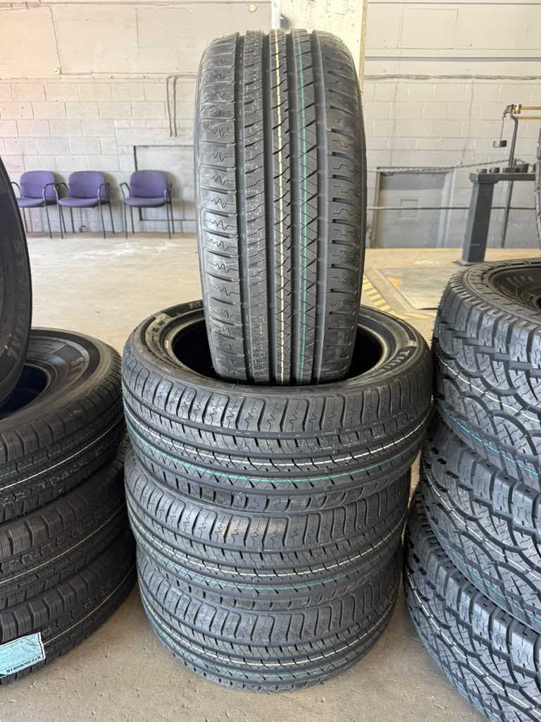 245/45R18 Set (4 Brand New Tires!!) Thunderer Mach 5