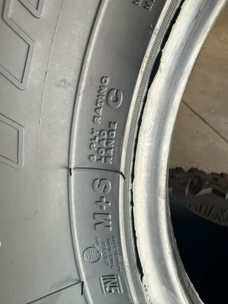 LT33X12.50R15 Set (4 Brand New Tires!!) Thunderer Trac Grip MT