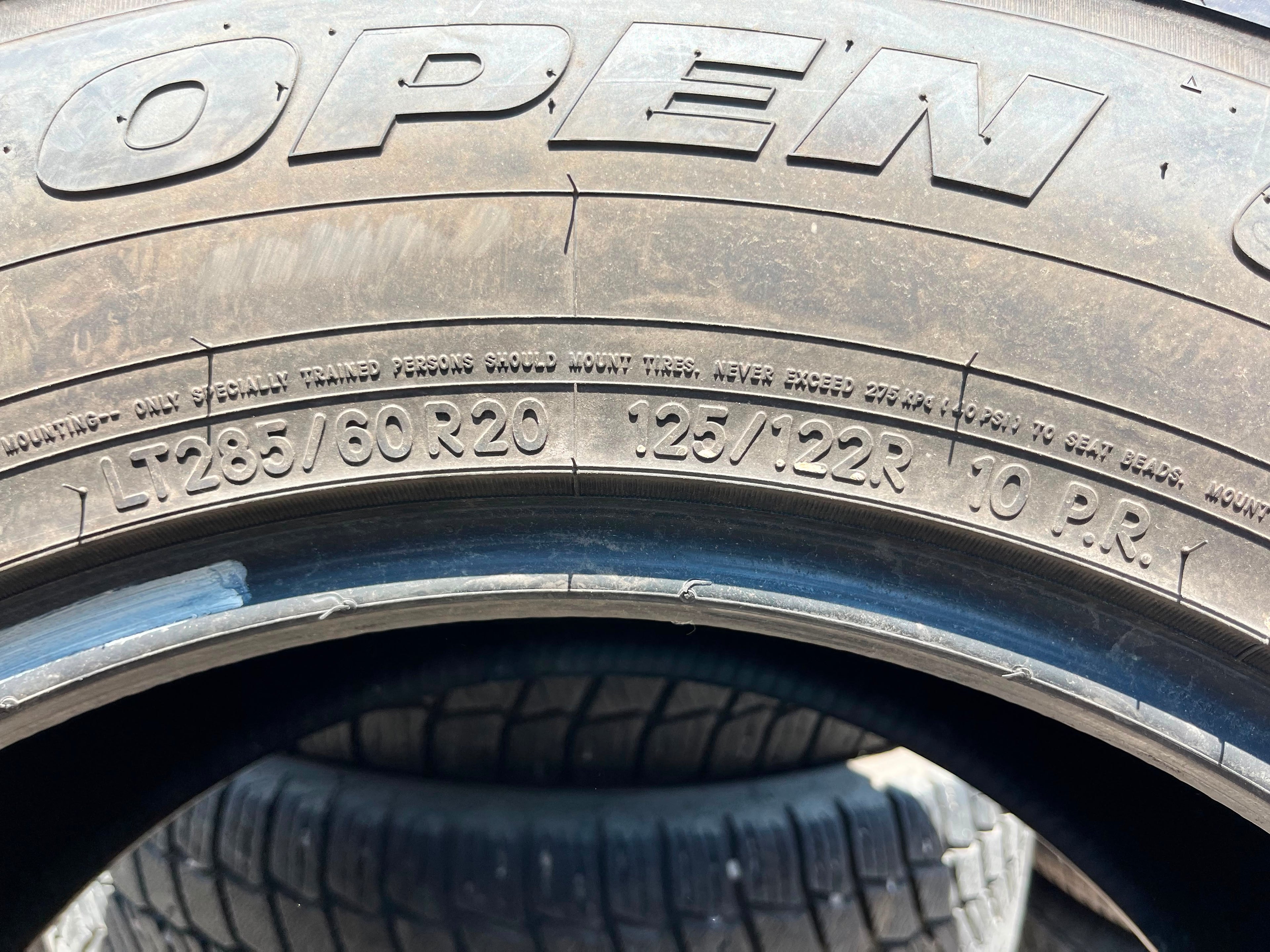 LT285/60R20 Set (4 Used Tires) Toyo Open Country