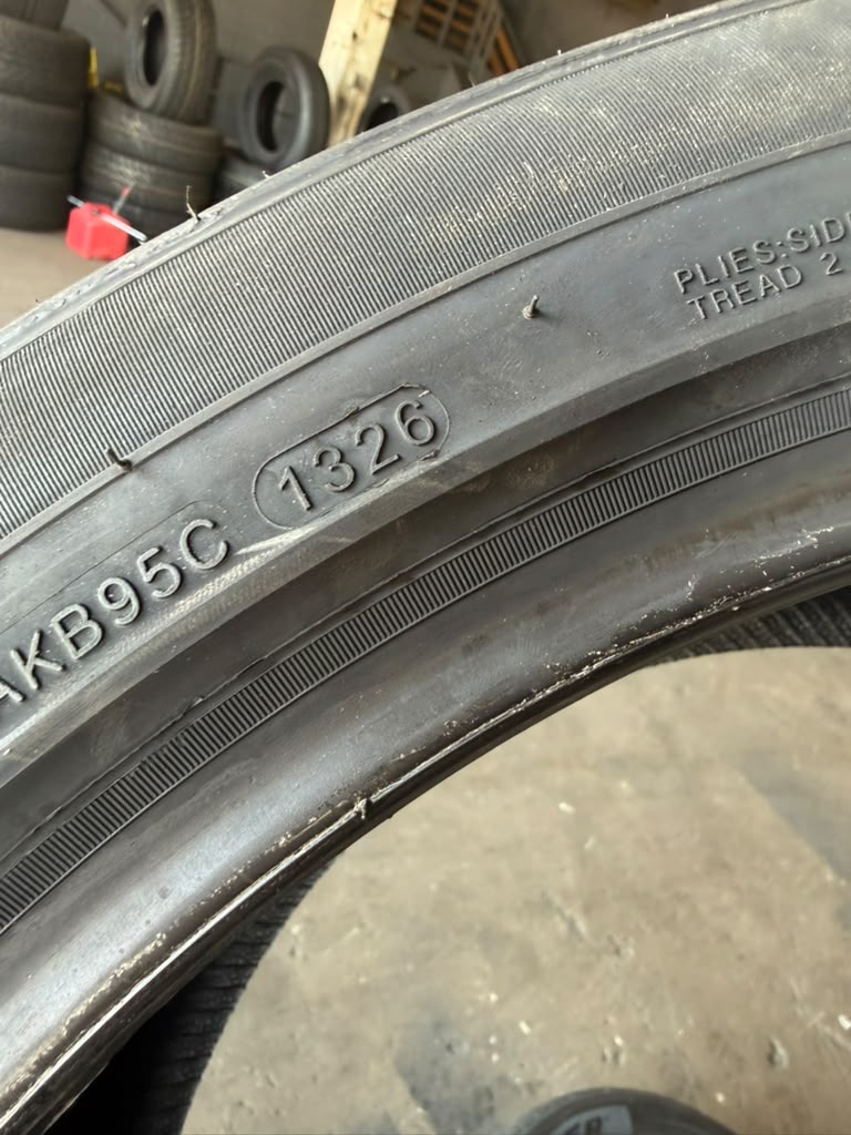 275/40R20 Set (4 Brand New Tires!!) Lexani LX-Twenty