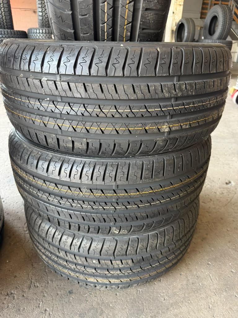 235/50R17 Set (4 Brand New Tires!!) Thunderer Mach 5