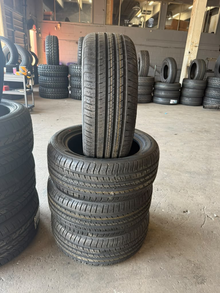 235/50R17 Set (4 Brand New Tires!!) Thunderer Mach 5