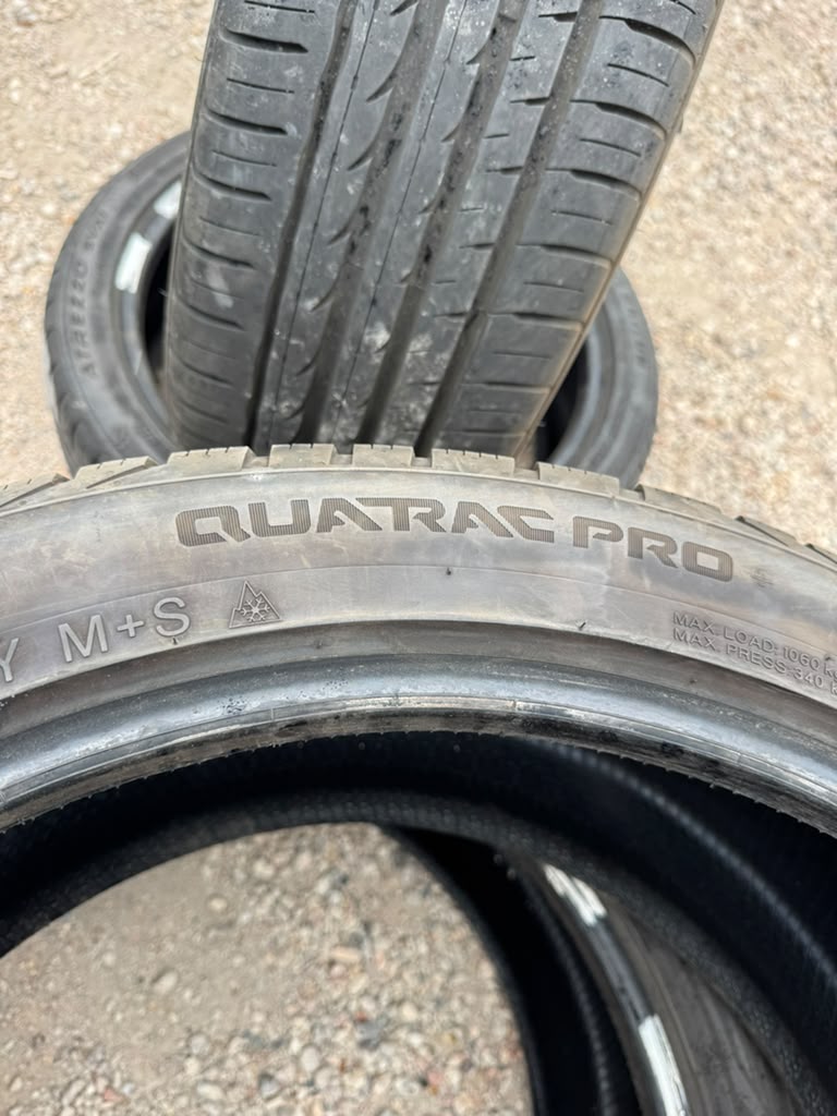 285/40R22 Pair (2 Used Tires) Vredstein QuaTrac Pro