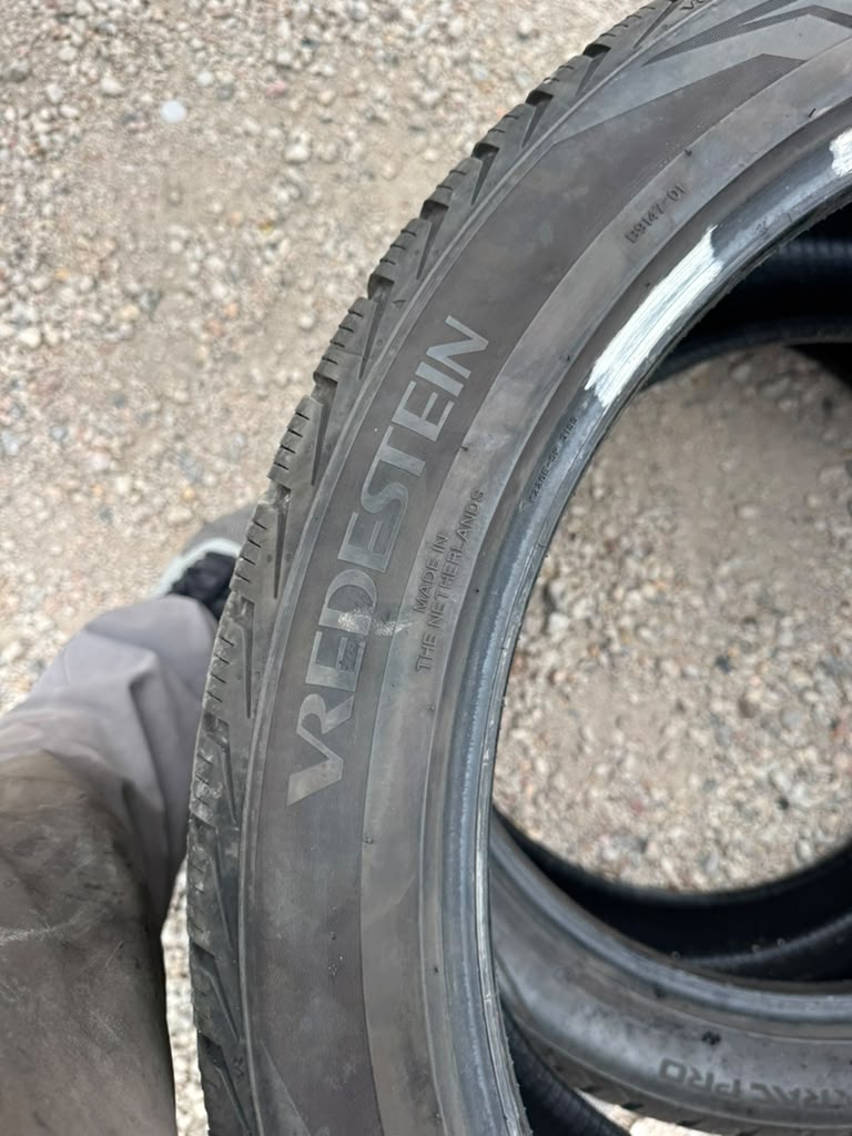 285/40R22 Pair (2 Used Tires) Vredstein QuaTrac Pro