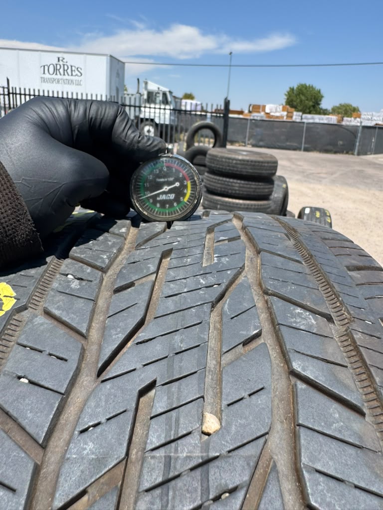 275/45R22 Set (4 Used Tires) Continental Cross Contact LX20