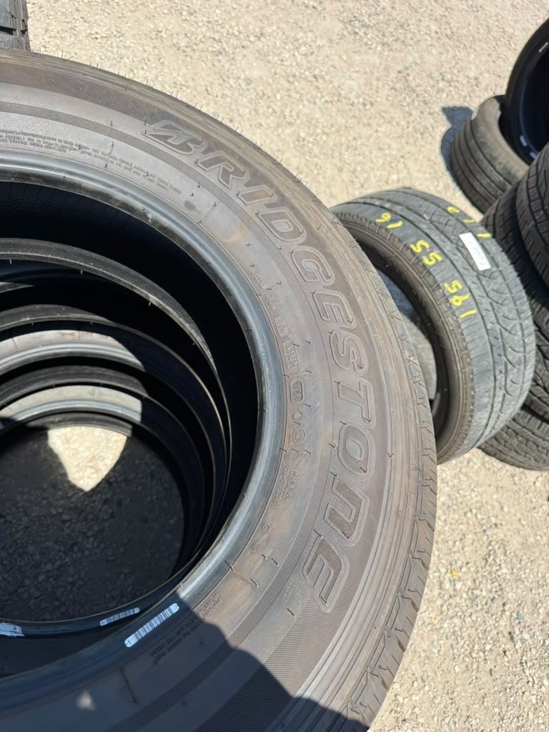 255/70R18 Set (4 Like New Tires!!) Bridgestone Dueler H/T