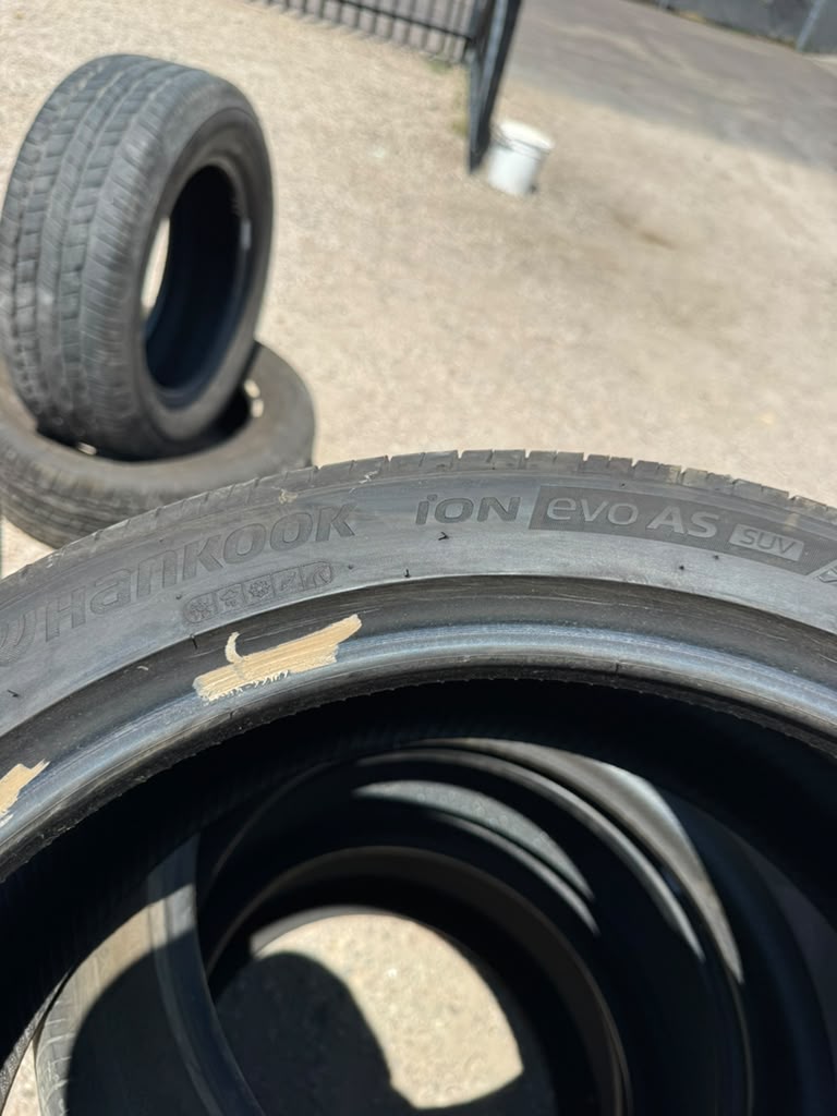 255/40R20 Set (4 Used Tires) Hankook