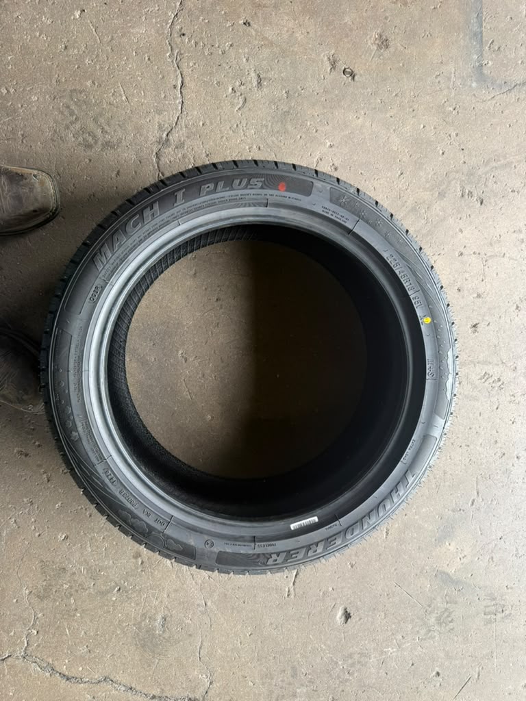 225/45R18 Set (4 Brand New Tires!!) Thunderer Mach 1